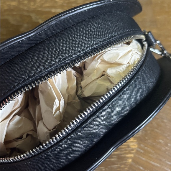 Mad Engine Vampire Red Lips & Fangs Crossbody Purse Bag Dracula Goth Punk - Picture 5 of 10